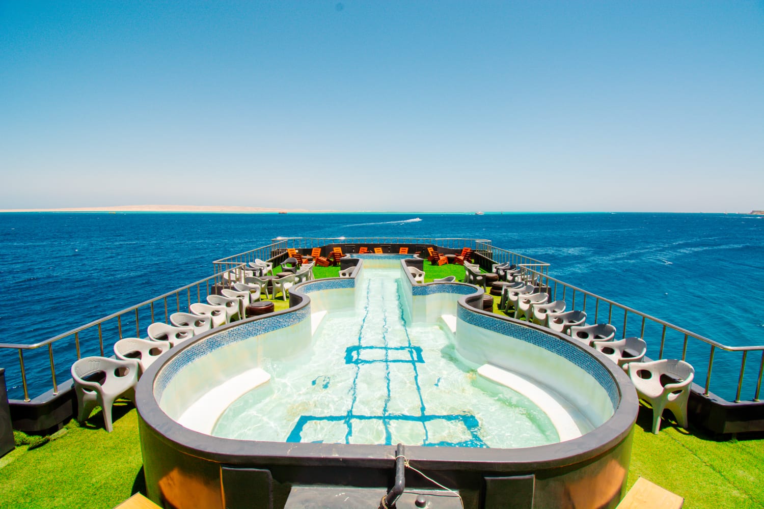 Adventour Submarine: Magawish Island Tour with Snorkeling & Pool Party